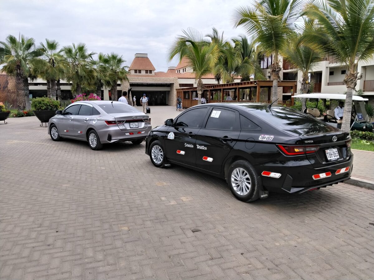 Vehículos de G&B D'Alexa en resort turístico